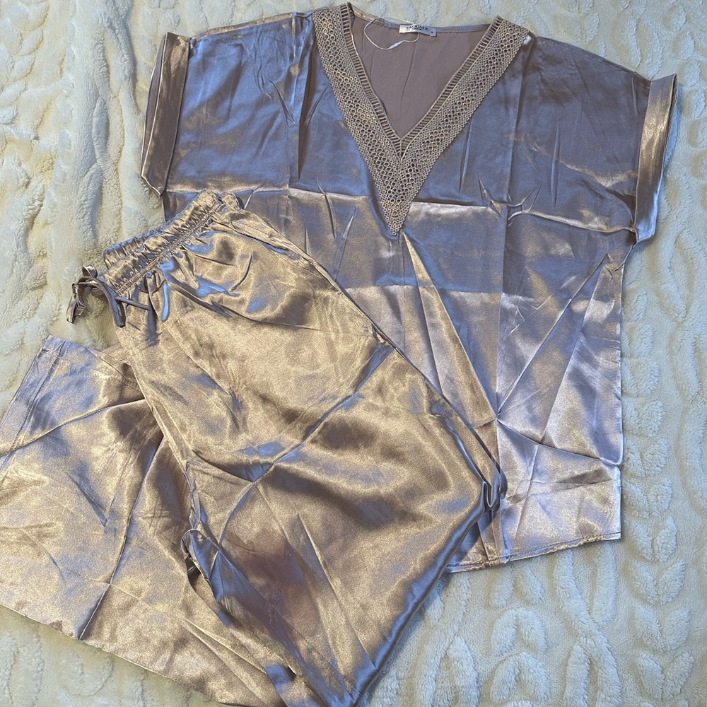 Elegant Satin Sleepwear Set in cream